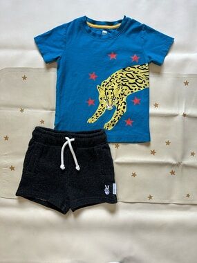 2/3 Tea Cotton Blue Graphic Leopard Tee & Little Wedgies Black Shorts